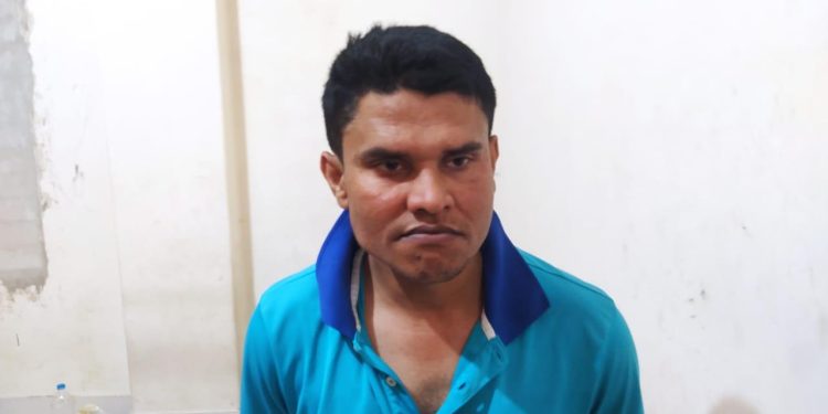 আড়াইহাজারে ইয়াবাসহ স্বেচ্ছাসেবকদল নেতা গ্রেফতার