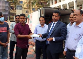 সুলভমূল্যে দুধ-ডিম-মাংস বিক্রয় কার্যক্রমের উদ্বোধন করলেন ডিসি