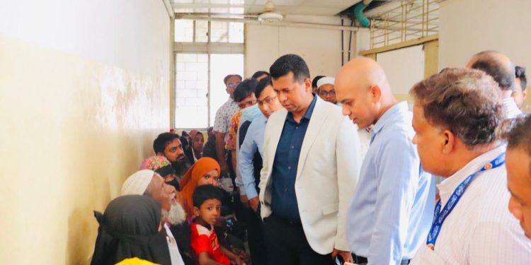 খানপুর হাসপাতাল পরিদর্শনে জেলা প্রশাসক