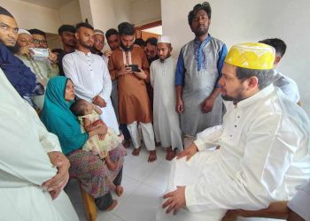 ঈদে নিহত সুমাইয়ার পরিবারের খোঁজ নিলেন উপদেষ্টা মাহফুজ আলম