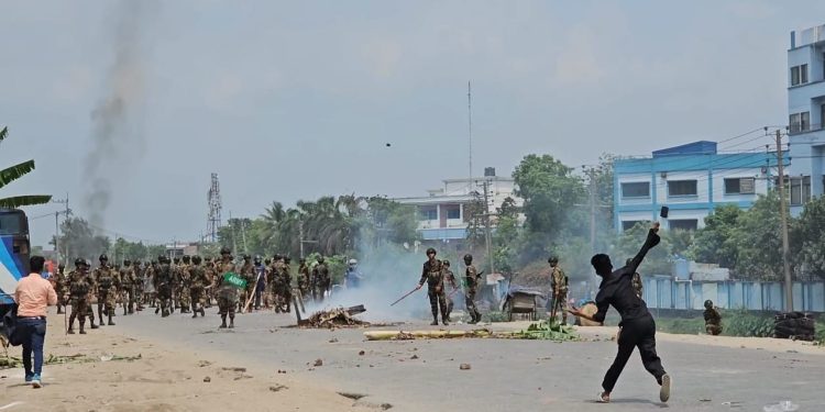 রূপগঞ্জে শ্রমিক বিক্ষোভ, সেনাবাহিনী-পুলিশসহ আহত ৫০
