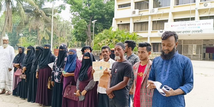 সোনারগায়ে মৎস্য কর্মকতার পিয়ন কোটিপতি!