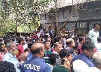 আড়াইহাজারে স্ত্রীকে গলা কেটে হত্যা, স্বামী আটক