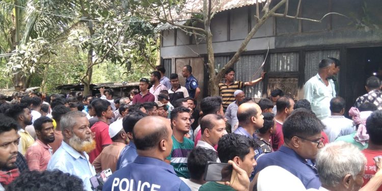 আড়াইহাজারে স্ত্রীকে গলা কেটে হত্যা, স্বামী আটক