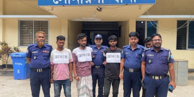 সোনারগাঁয়ে ডাকাত সর্দার পিয়ালসহ তিন ডাকাত গ্রেপ্তার