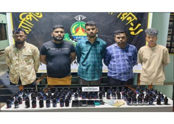 র‌্যাবের অভিযানে বন্দরে ফেন্সিডিল সহ আটক ৫