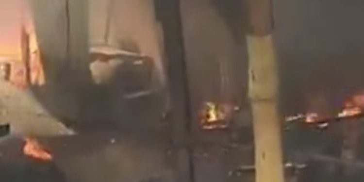 বন্দরে অগ্নিকান্ডে ৫টি দোকান পুড়ে ছাই