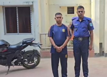 রুপগঞ্জে ভূয়া ক্যাপ্টেন পরিচয়ের এক ব্যাক্তি গ্রেফতার