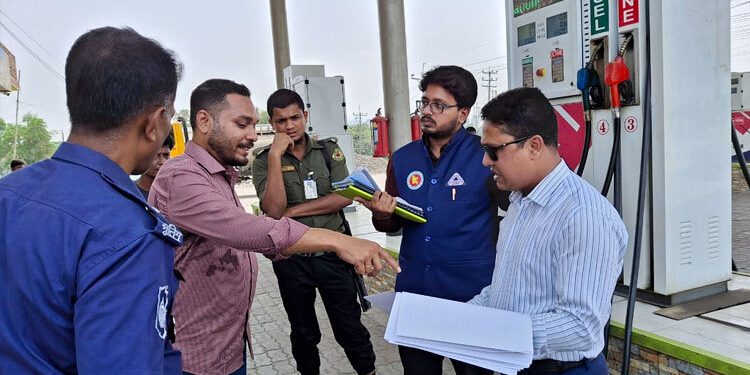 বন্দরে তেল পরিমাপে কম দেওয়ায় প্রধান ফিলিং স্টেশনকে লাখ টাকা জরিমানা