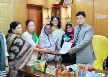 সিভিল সার্জনকে মহিলা পরিষদের স্মারকলিপি প্রদান 