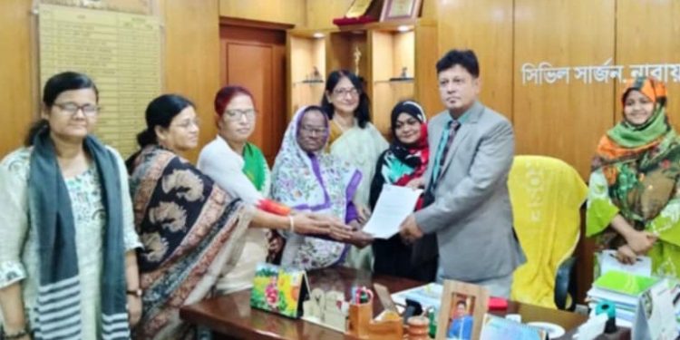 সিভিল সার্জনকে মহিলা পরিষদের স্মারকলিপি প্রদান 