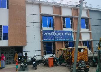 আড়াইহাজারে একরাতে চার বাড়িতে ডাকাতি, আহত ২