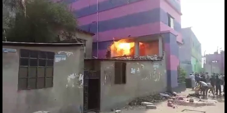 রুপগঞ্জে গ্যাস লাইন বিস্ফোরণের ঘটনায় দগ্ধ ২ জনের মৃ ত্যু