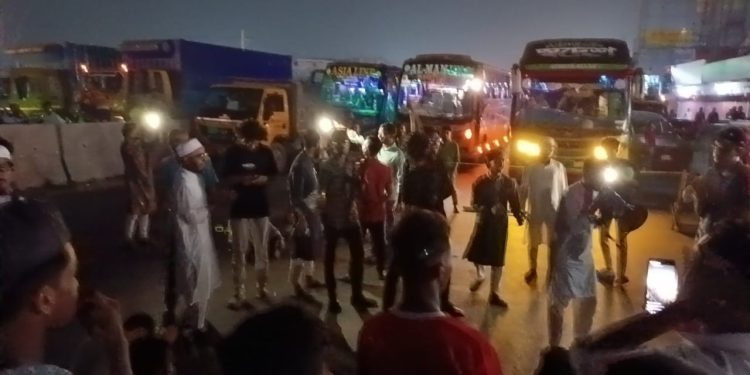 ২ ঘন্টা পর ঢাকা চট্টগ্রাম মহাসড়কে যান চলাচল স্বাভাবিক 