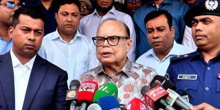 চালের দাম কমে আসলে আটার দামও কমে যাবে: খাদ্য উপদেষ্টা