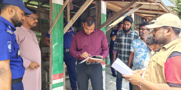 মাসদাইরে রাস্তা দখল করে ব্যবসা, দুই ইট বালু প্রতিষ্ঠানকে জরিমানা