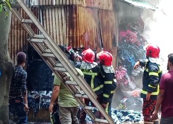 বন্দরে তুলা তৈরির ঝুটের গোডাউনে ভয়াবহ আগুন নিয়ন্ত্রনে