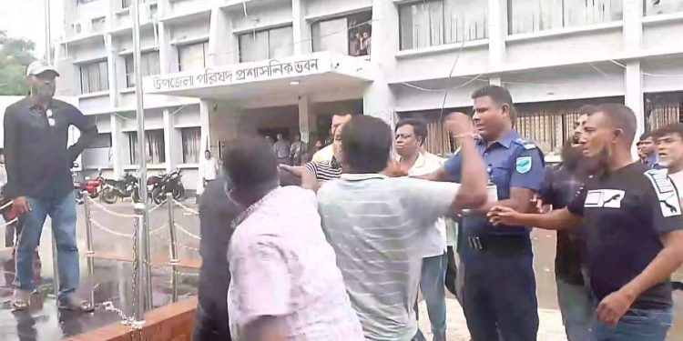 সদর উপজলায় হাটের ইজারার দরপত্র জমা দেয়াকে কেন্দ্র করে সং/ঘর্ষ