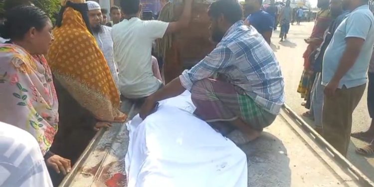 বন্দরে বাসের ধাক্কায় মোটরসাইকেল আরোহী শিক্ষার্থী নি/হত