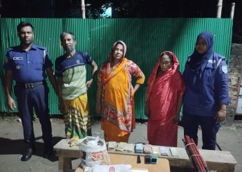 বন্দরে যৌথ বাহিনীর অভিযান, মাদকসহ আটক ৩