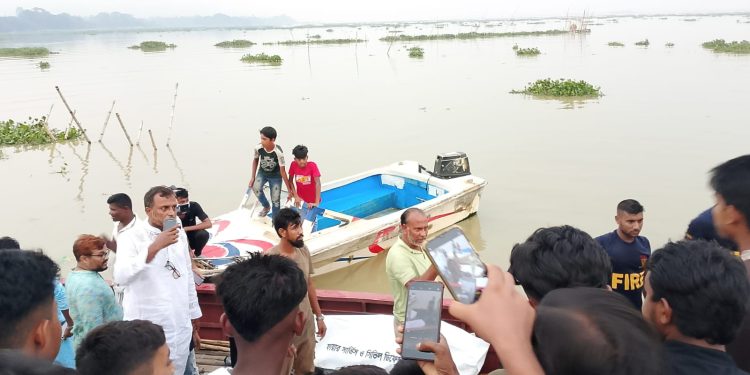 আড়াইহাজারে নদীতে পড়ে দুই নারী নিখোঁজ, মরদেহ উদ্ধার