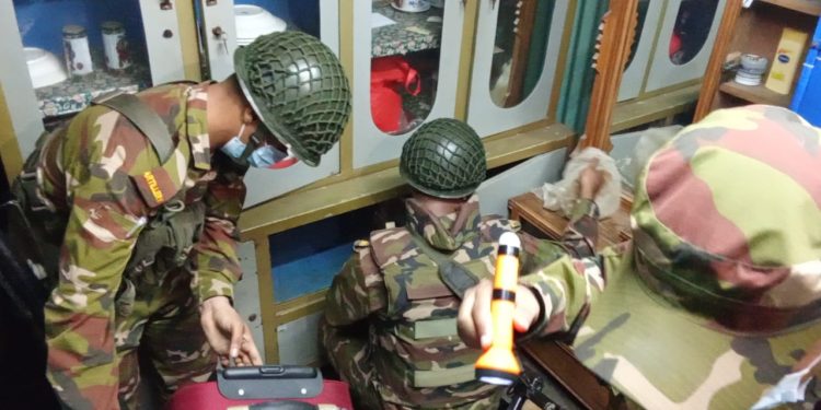 আদমজী বিহারী কলোনীতে যৌথ বাহিনীর মাদক বিরোধী অভিযানে ২ নারী আটক