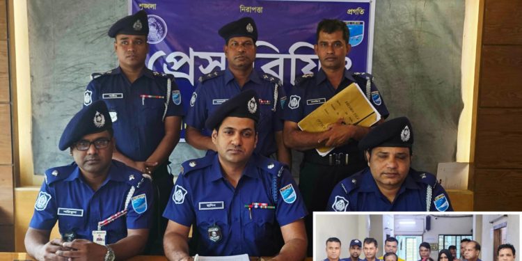 ফতুল্লায় বস্তা/বন্দী লা/শ উদ্ধারের ঘটনায় নিহতের  বাবা ও মা গ্রে/ফতার