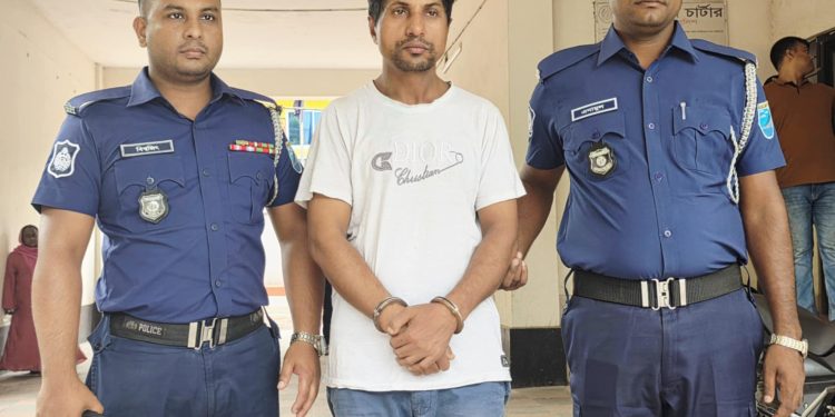 ফতুল্লায় চার স্কুল ছাত্রীকে ধর্ষণের অভিযোগে শিক্ষক গ্রেপ্তার