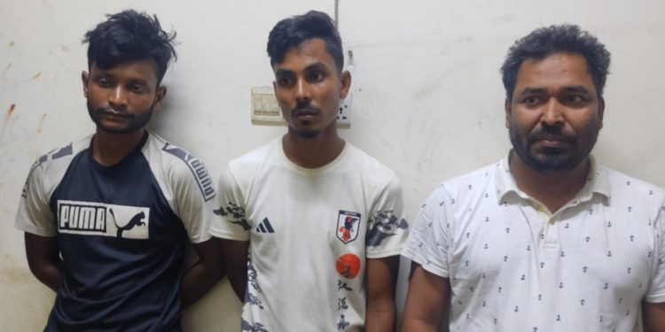 ফতুল্লায় ট্রাকভর্তি অবৈধ কারেন্ট জাল সহ আটক ৩