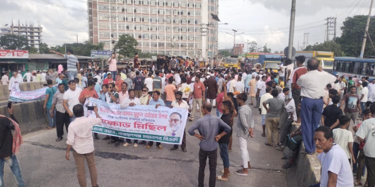 বিএনপি নেতা মুকুলকে গনধোলাইয়ের ঘটনায় মামলা ও মহাসড়ক অবরোধ