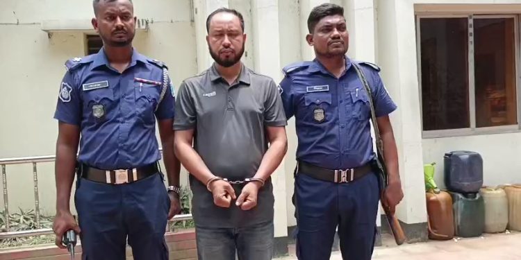 রুপগঞ্জে এডিশনাল এসপি পরিচয় দানকারী জাকির গ্রেপ্তার