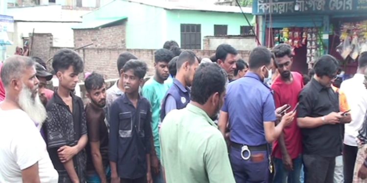 ফতুল্লায় হা-ত পা- বাঁধা ড্রেন থেকে বস্তা/বন্দী যুবকের লা/শ উদ্ধার