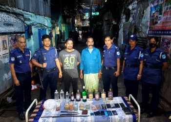 নারায়ণগঞ্জে যৌথ বাহিনীর অভিযানে মাদক সহ আটক ২