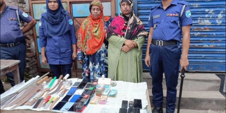 বন্দরে যৌথ বাহিনীর অভিযানে মাদক সহ দুই নারী আটক