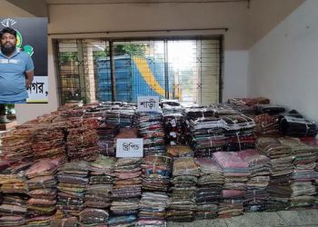 বন্দরে বিপুল পরিমাণ ভারতীয় শাড়ি ও থ্রি পিস সহ আটক ১