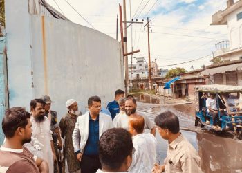 ফতুল্লায় জলাবদ্ধতা সমস্যা সরেজমিনে পরিদর্শনে ডিসি