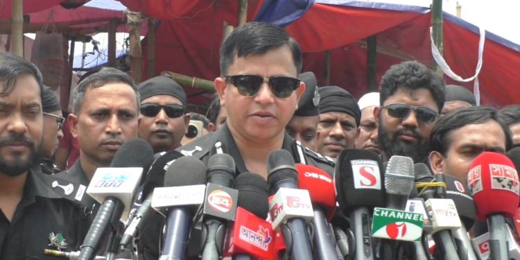 গরুর ট্রলার নিয়ে কেউ বিশৃঙ্খলা সৃষ্টি করলে কঠোর ব্যবস্থা-র‌্যাব-১১