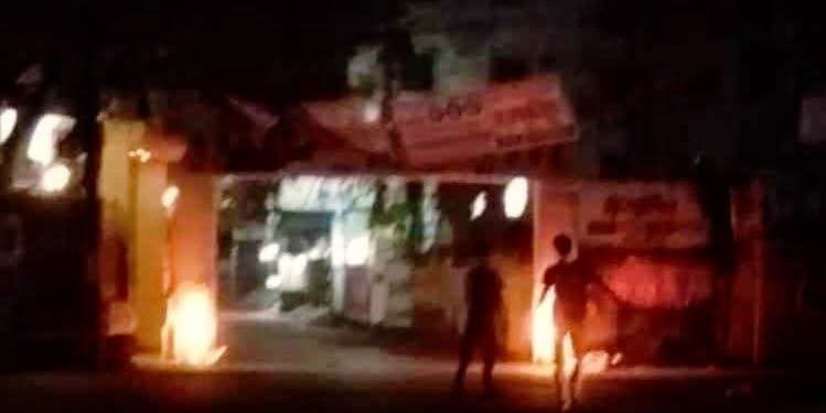 নারায়ণগঞ্জে এনসিপি’র তোরণে আগুন, ছাত্রলীগকে দায়ী করার অভিযোগ