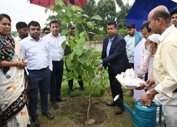 বৃক্ষরোপণ কর্মসূচির মাধ্যমে ‘গ্রিন অ্যান্ড ক্লিন নারায়ণগঞ্জ’ অভিযানের সূচনা