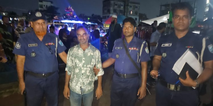 ফতুল্লায় চাঁদাবাজি অভিযোগে যৌথবাহিনীর অভিযানে এক যুবক আটক