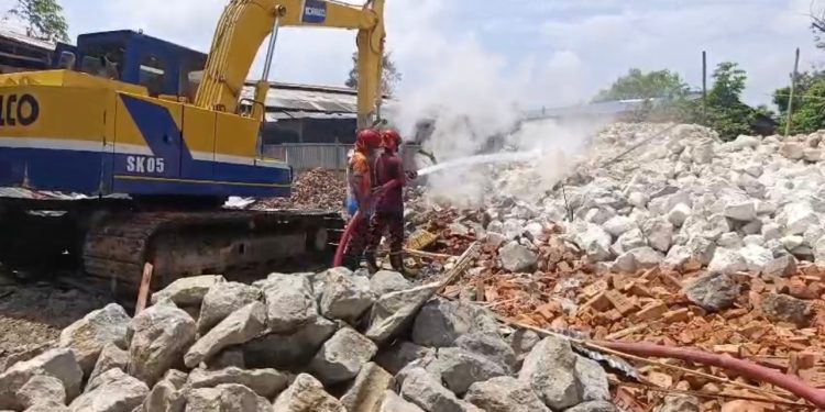 সোনারগাঁয়ে ৩ টি অবৈধ চুনা কারখানা গুড়িয়ে দিয়ে গ্যাস সংযোগ বিচ্ছিন্ন