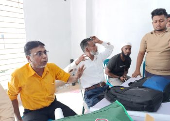 সিদ্ধিরগঞ্জে ঘুষের অভিযোগে জরিপ কর্মকর্তারা অবরুদ্ধ, থানায় হস্তান্তর