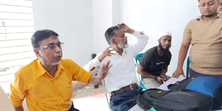 সিদ্ধিরগঞ্জে ঘুষের অভিযোগে জরিপ কর্মকর্তারা অবরুদ্ধ, থানায় হস্তান্তর