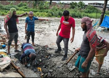 ফতুল্লায় অবৈধ গ্যাস সংযোগে মোবাইল কোর্ট অভিযান, দুই প্রতিষ্ঠানে জরিমানা 