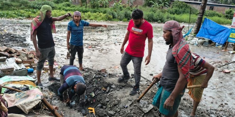 ফতুল্লায় অবৈধ গ্যাস সংযোগে মোবাইল কোর্ট অভিযান, দুই প্রতিষ্ঠানে জরিমানা 