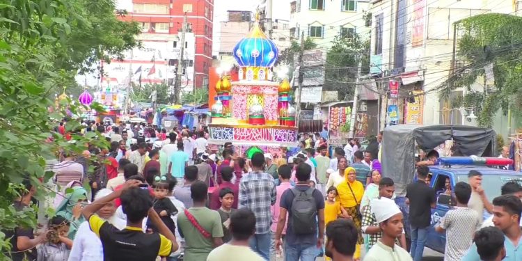 আশুরা উপলক্ষে নারায়ণগঞ্জে ১৪২ তম তাজিয়া মিছিল