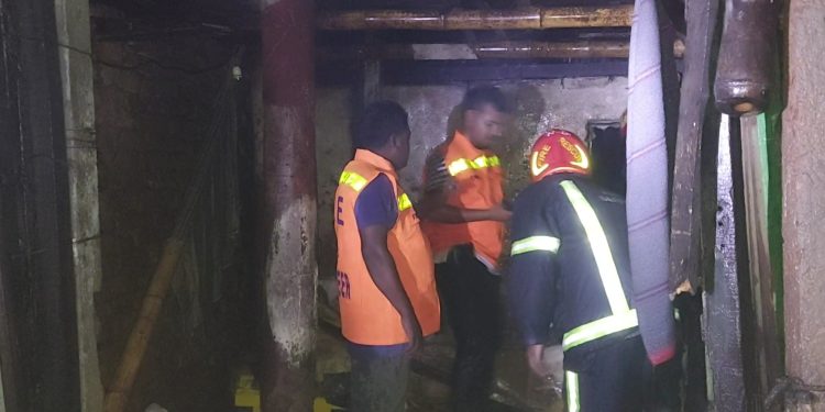 ইসদাইরে বসতঘরে ভ/য়া/বহ অ/গ্নি/কান্ড