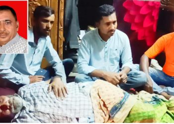 সাংবাদিক মাহাবুবের শয্যাপাশে সাম্যবাদী দলের নেতৃবৃন্দ