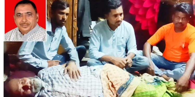 সাংবাদিক মাহাবুবের শয্যাপাশে সাম্যবাদী দলের নেতৃবৃন্দ