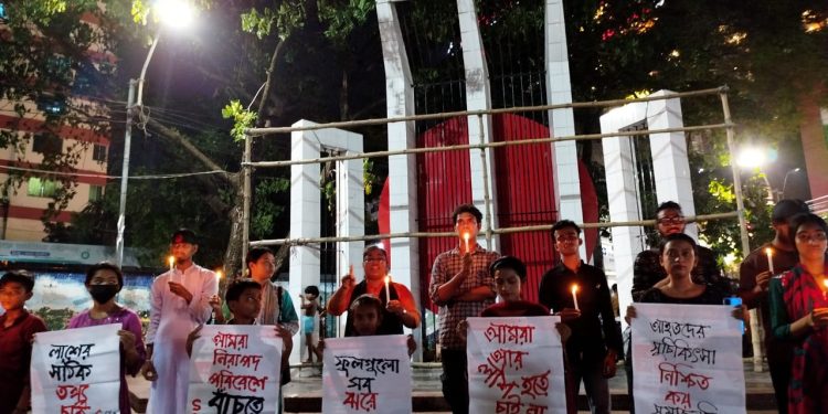 মাইলস্টোনে নিহত শিক্ষার্থীদের স্বরণে নারায়ণগঞ্জে সমাজতান্ত্রিক ছাত্র ফ্রন্ট’র মোমবাতি প্রজ্জল